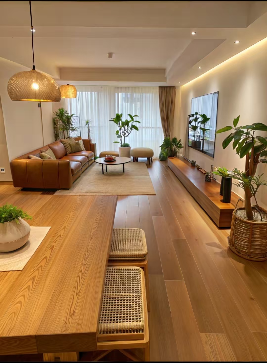 नैसर्गिक लाकूड शैलीमध्ये स्वप्नाळू घर